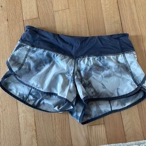 Lululemon Speed up short size 6
